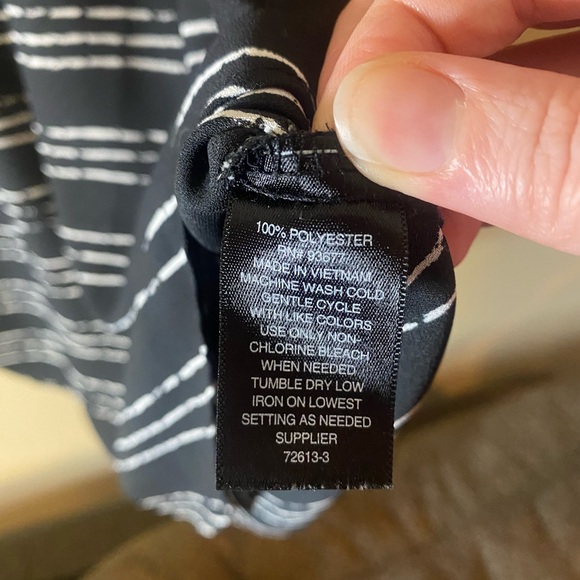 Black and White Stripe V-Neck Semi-Sheer Worthington Tee Shirt Blouse Sz XS - Picture 3 of 7